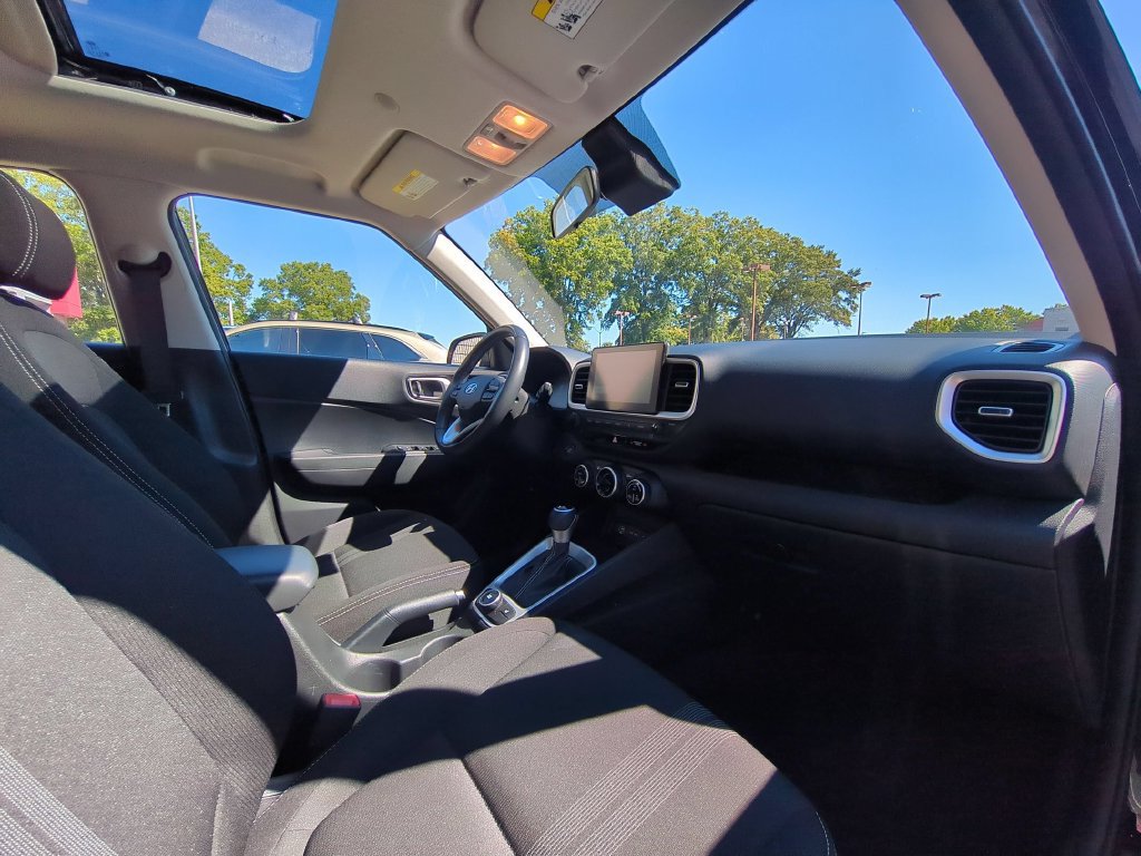 Used 2026 Hyundai Venue SEL FWD image 31