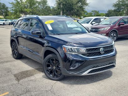 Used 2023 Volkswagen Taos SE w/ Panoramic Sunroof Package
