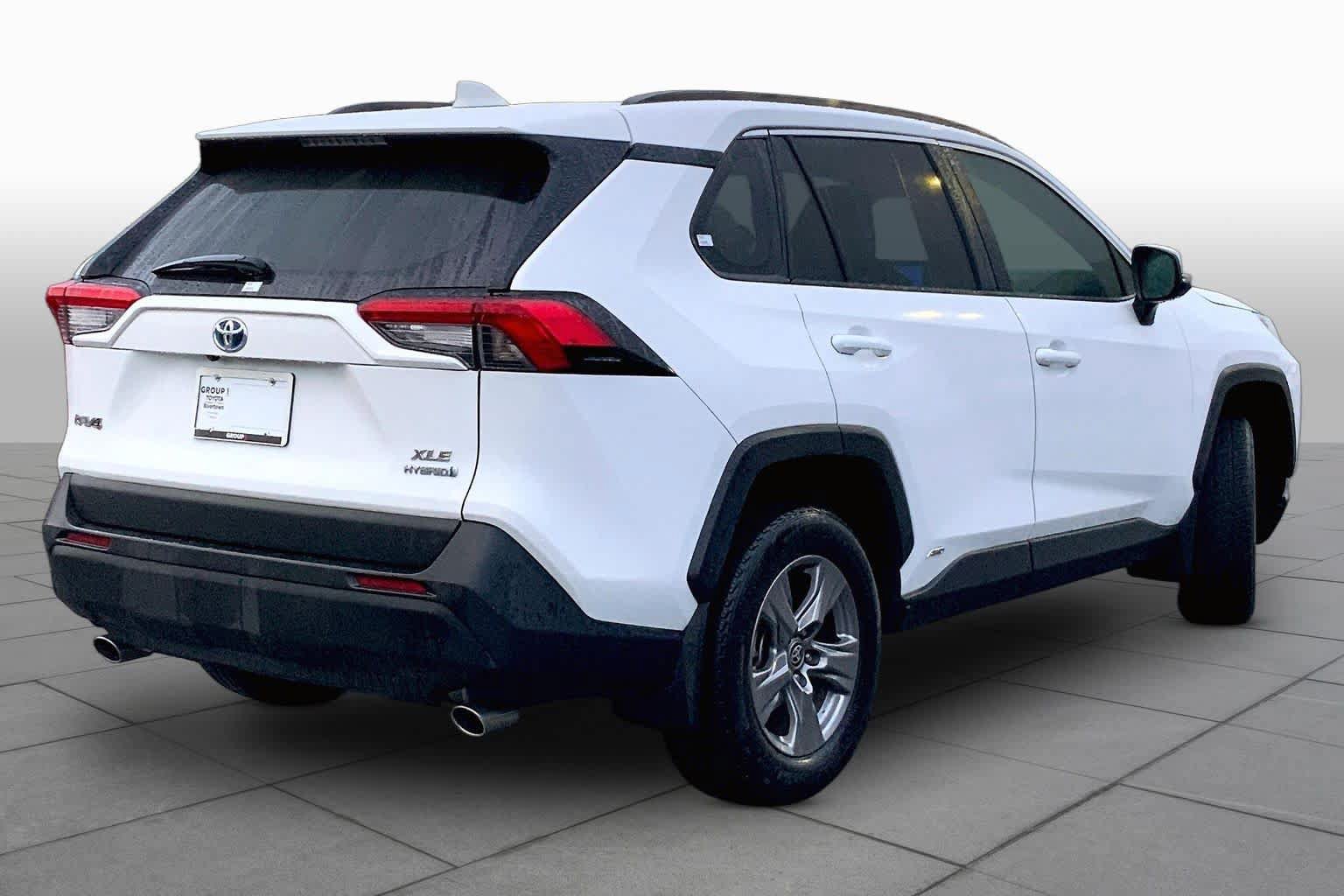 Used 2024 Toyota RAV4 XLE w/ Convenience Package AWD/4WD image 12