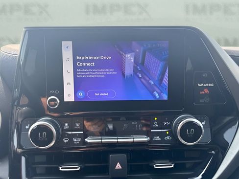 Used 2023 Toyota Highlander XLE FWD image 11