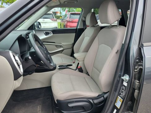Used 2022 Kia Soul LX FWD image 12