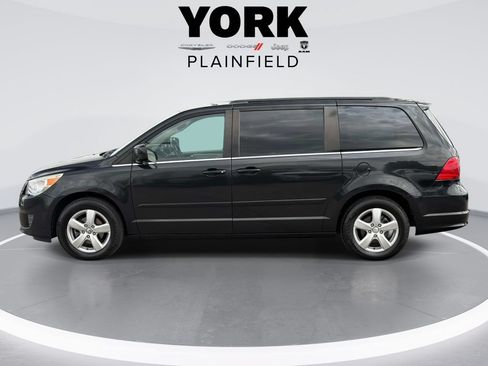 Used 2011 Volkswagen Routan SE FWD image 8