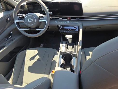 Certified 2025 Hyundai Elantra SEL image 24
