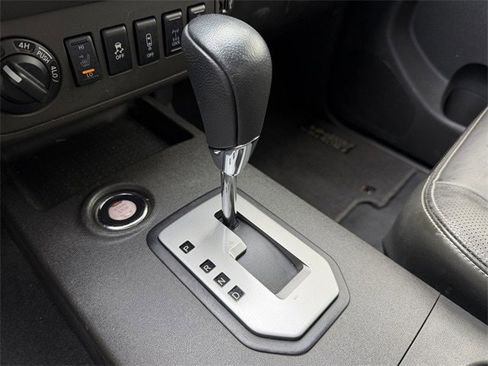 Used 2020 Nissan Frontier PRO-4X w/ Pro-4x Utility Package image 27