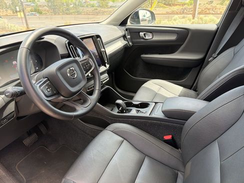 Used 2025 Volvo XC40 B5 Core AWD/4WD image 20