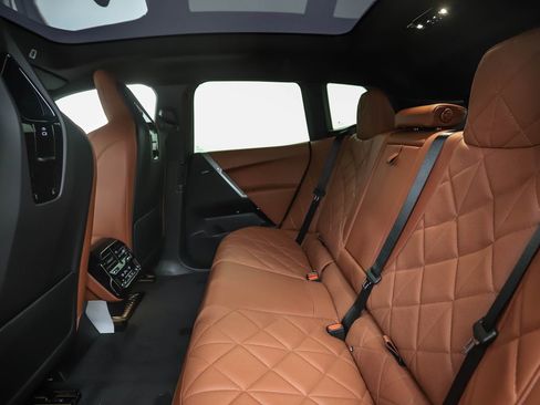 New 2026 BMW iX xDrive60 w/ M Sport Package AWD/4WD image 22