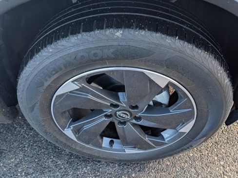 Used 2024 Nissan Rogue SV image 15