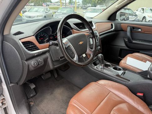 Used 2016 Chevrolet Traverse LT FWD image 8