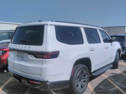 Used 2025 Jeep Wagoneer Series II w/ 8-Passenger Seating Package AWD/4WD image 2