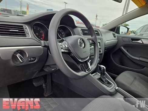 Used 2015 Volkswagen Jetta SE FWD image 19