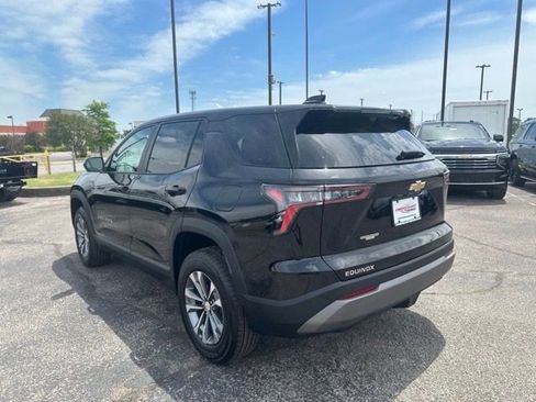 New 2026 Chevrolet Equinox LT w/ Convenience Package II FWD image 5
