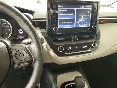 Used 2022 Toyota Corolla LE image 16