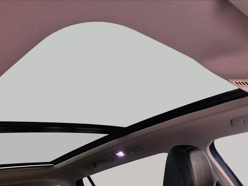 Used 2019 Volkswagen Tiguan SE w/ Panoramic Sunroof Package FWD image 13