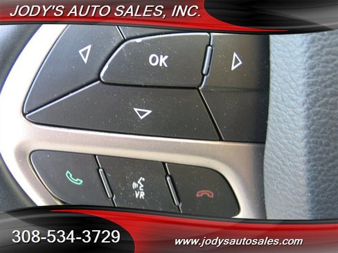 Used 2019 Jeep Grand Cherokee Laredo AWD/4WD image 9
