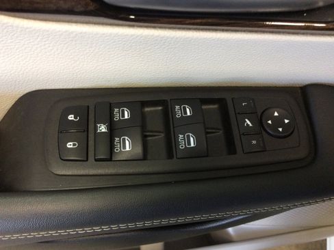 Used 2024 Chrysler Pacifica Limited w/ Trailer Tow Group image 14