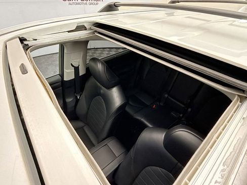 Used 2023 Toyota Highlander XLE image 22