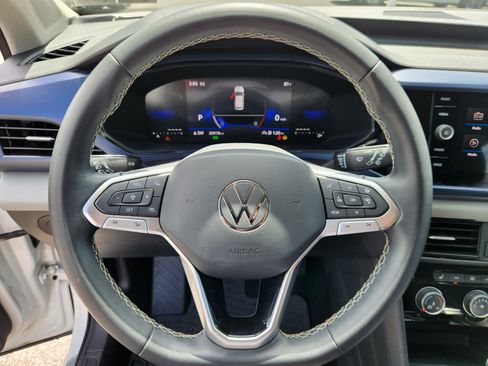 Certified 2023 Volkswagen Taos SE AWD/4WD image 9