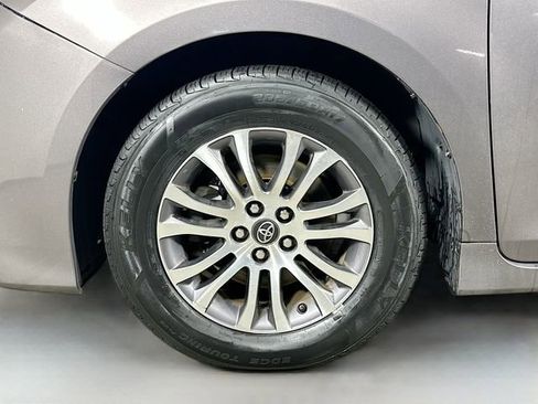 Used 2019 Toyota Sienna XLE image 31