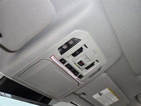 Used 2020 Toyota Highlander Limited Platinum image 34