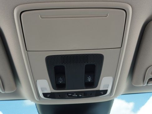 Used 2025 Honda Pilot Touring image 28