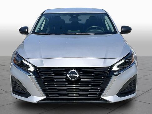 Used 2024 Nissan Altima 2.5 SV FWD image 4