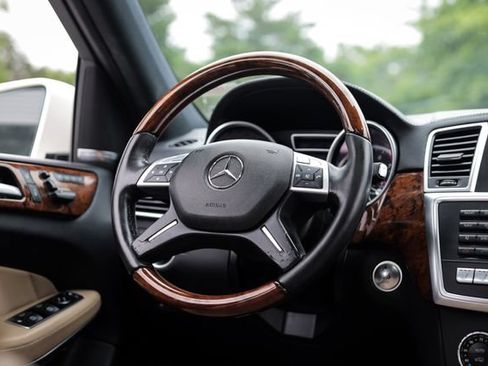 Used 2013 Mercedes-Benz GL 550 4MATIC image 27
