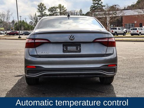 Used 2023 Volkswagen Jetta SE w/ Panoramic Sunroof Package image 6