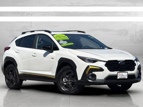 Used 2025 Subaru Crosstrek 2.5i Sport AWD/4WD image 2