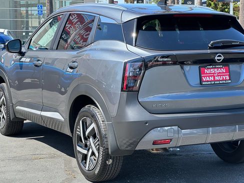 Used 2026 Nissan Kicks SV FWD image 5