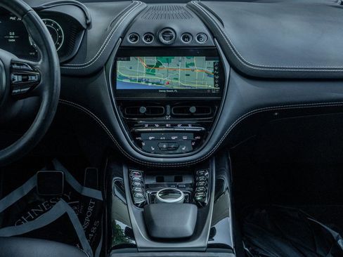 Used 2021 Aston Martin DBX AWD/4WD image 17