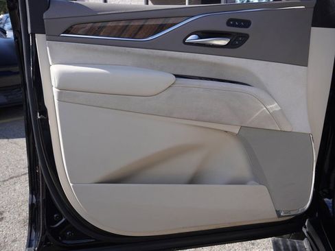Used 2023 Cadillac Escalade ESV Premium Luxury Platinum w/ Heavy-Duty Trailer Package AWD/4WD image 28