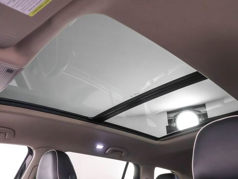 Used 2024 Volkswagen Atlas SEL Premium R-Line image 13