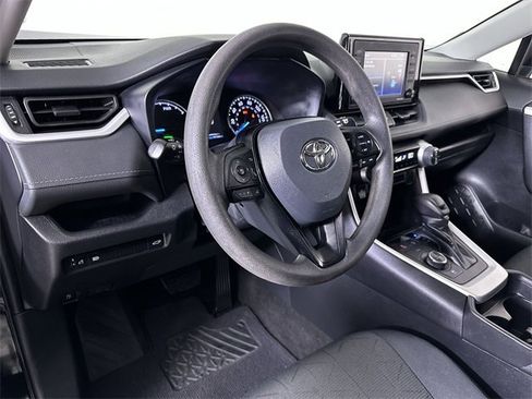 Used 2021 Toyota RAV4 XLE image 10