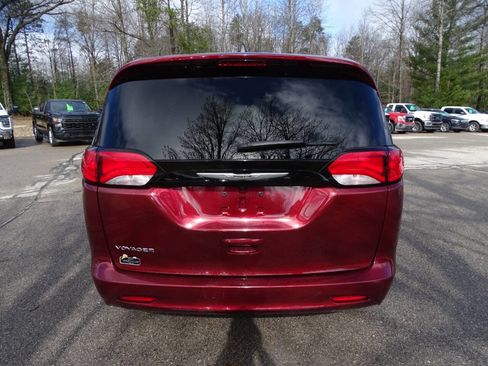 Used 2023 Chrysler Voyager LX FWD image 8