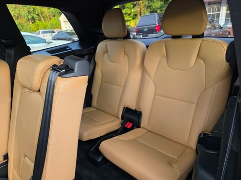 Used 2017 Volvo XC90 T6 Momentum w/ Vision Package image 12