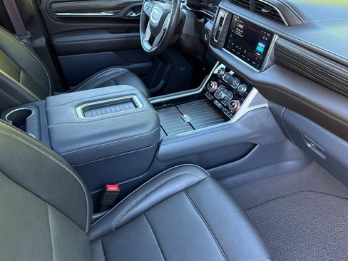 Used 2024 GMC Yukon XL Denali w/ Denali Reserve Package image 22