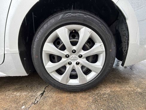 Used 2024 Toyota Corolla LE FWD image 10
