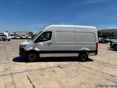 Used 2020 Mercedes-Benz Sprinter 2500 image 4