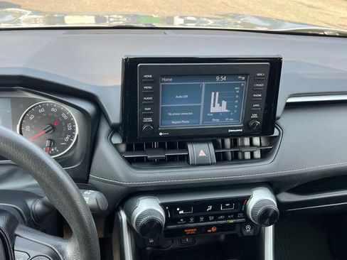 Used 2020 Toyota RAV4 LE AWD/4WD image 22