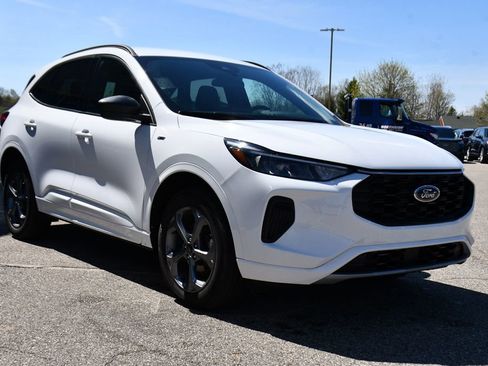 Used 2023 Ford Escape ST-Line w/ Tech Pack #1 AWD/4WD image 9