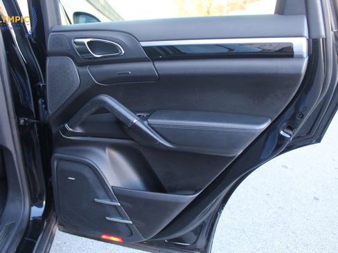 Used 2014 Porsche Cayenne Platinum Edition image 41