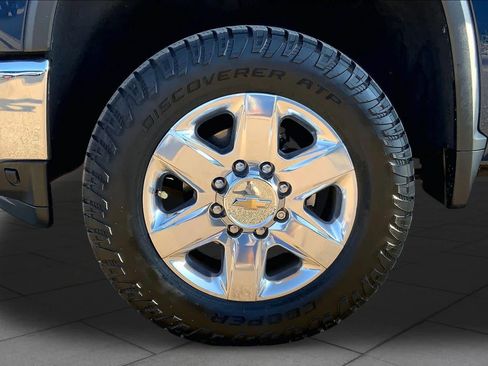 Used 2022 Chevrolet Silverado 2500 LTZ AWD/4WD image 11