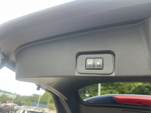 Used 2025 Nissan Rogue SV AWD/4WD image 18