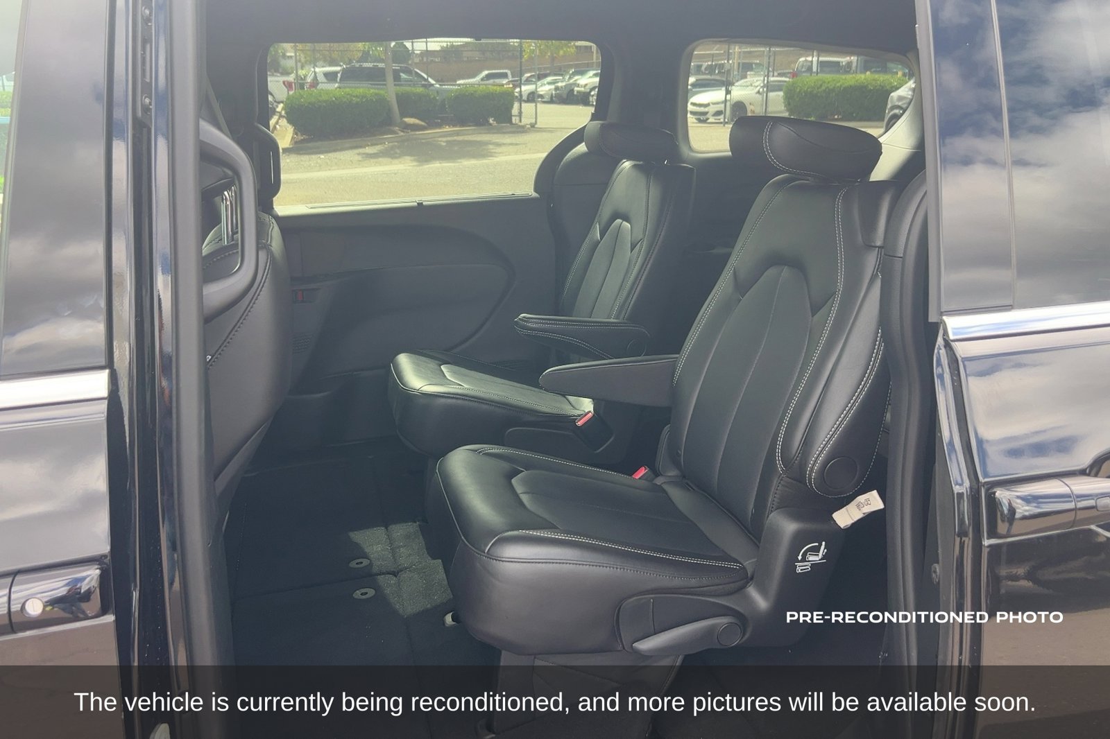 Used 2026 Chrysler Pacifica Select FWD image 12