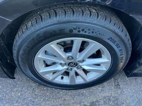 Used 2025 Toyota Camry LE image 30