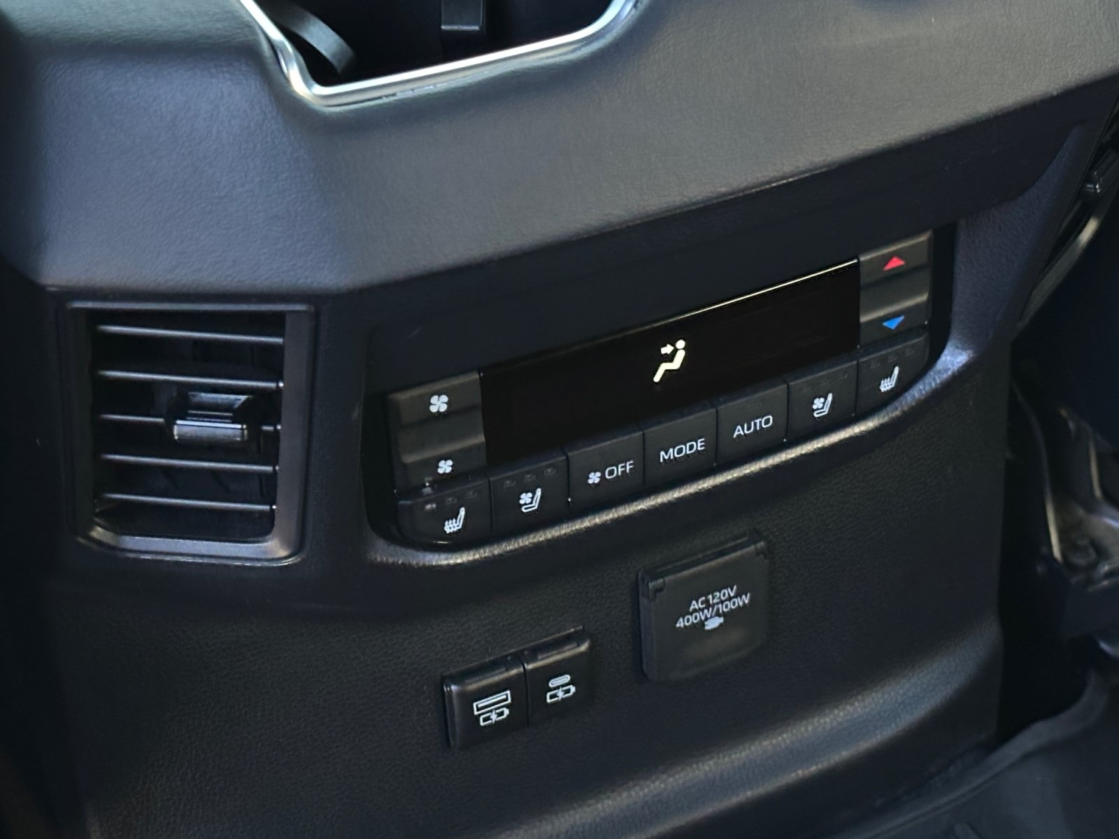 Used 2025 Toyota Sequoia Capstone AWD/4WD image 31