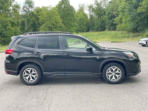 Used 2023 Subaru Forester Premium AWD/4WD image 6