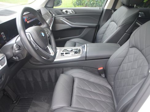 Used 2025 BMW X7 xDrive40i w/ Premium Package AWD/4WD image 11