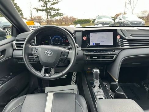 Used 2025 Toyota Camry SE image 12