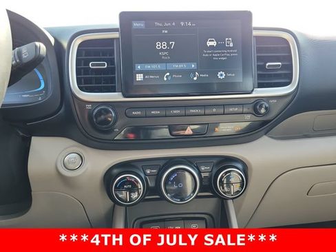 Used 2025 Hyundai Venue SEL FWD image 14